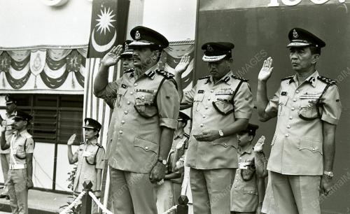 KL06_250390_HARI_POLIS