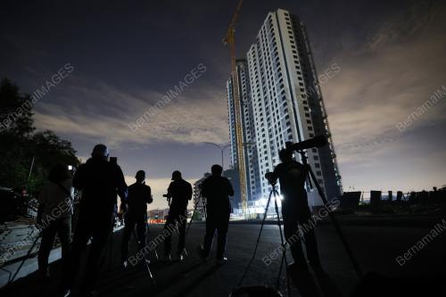 BULAN SABIT MENARA MERDEKA 118