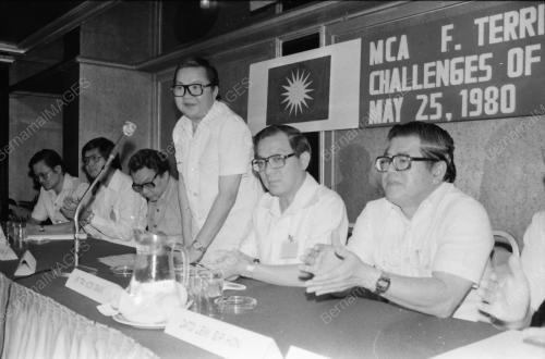 LEE SAN CHOON MELANCARKAN MCA WILAYAH