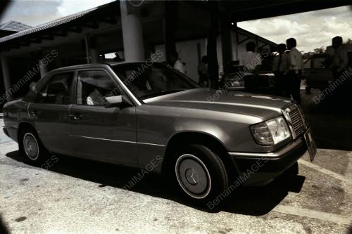 MERCEDES BENZ 250D