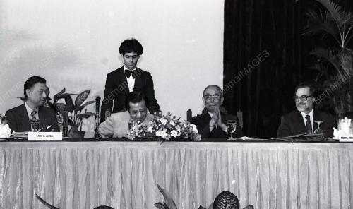 DR. MAHATHIR BIN MOHAMAD