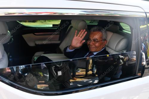 AHLI PARLIMEN MEMASUKI PERKARANGAN ISTANA