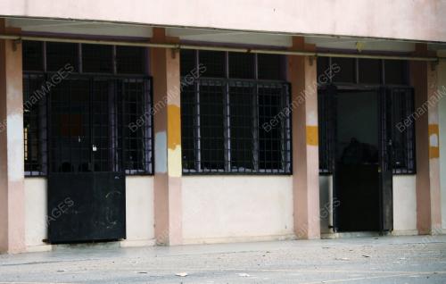 PINTU BESI