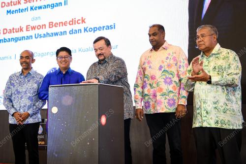 DATUK SERI AMIR HAMZAH AZIZAN