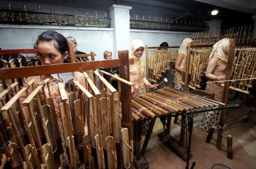 ANGKLUNG