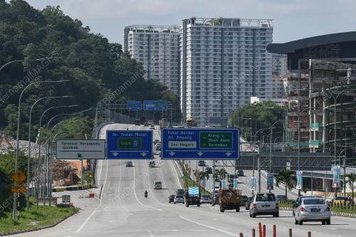MAJLIS PENYERAHAN DAN PERASMIAN PROJEK MENAIKTARAF JALAN LINGKARAN TENGAH 2 (MRR2) - PERSIMPANGAN TAMAN MELATI GOMBAK