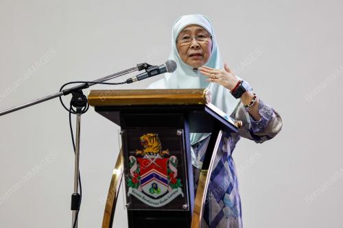 DATUK SERI DR WAN AZIZAH WAN ISMAIL
