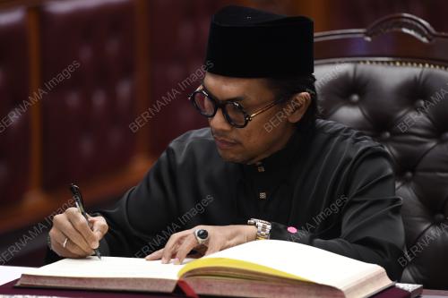 DATUK ARMAN AZHA ABU HANIFAH