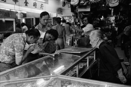 ROMPAKAN KEDAI EMAS