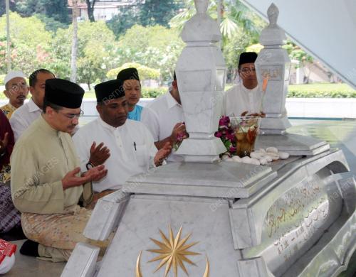 HISHAMUDDIN TUN HUSSEIN
