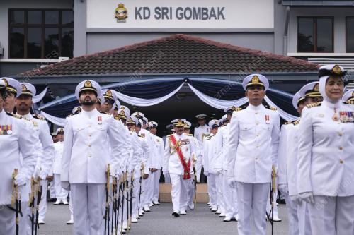 KL06_27042019_NAVY_BN201904268093