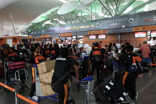 SKUAD KRIKET BERSIAP SEDIA