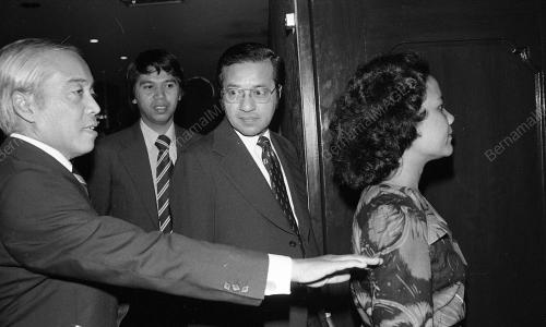 DR. MAHATHIR BIN MOHAMAD