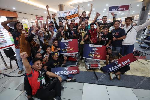 PERTANDINGAN ROBOT TEMPUR