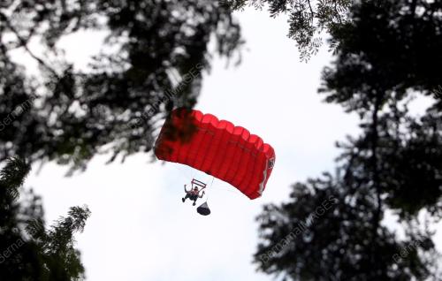 KL06_27092014_BASE_JUMP