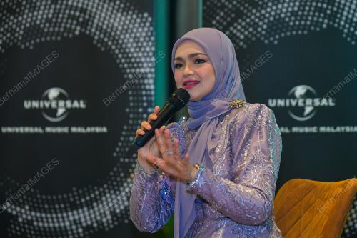 DATUK SERI SITI NURHALIZA