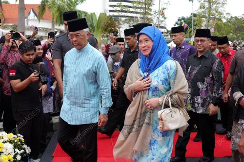 AL-SULTAN ABDULLAH RI'AYATUDDIN AL-MUSTAFA BILLAH SHAH