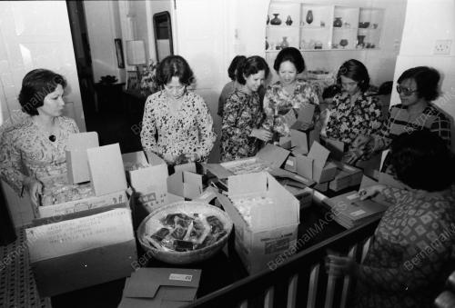 BAKAT BUNGKUS KUIH UNTUK TENTERA