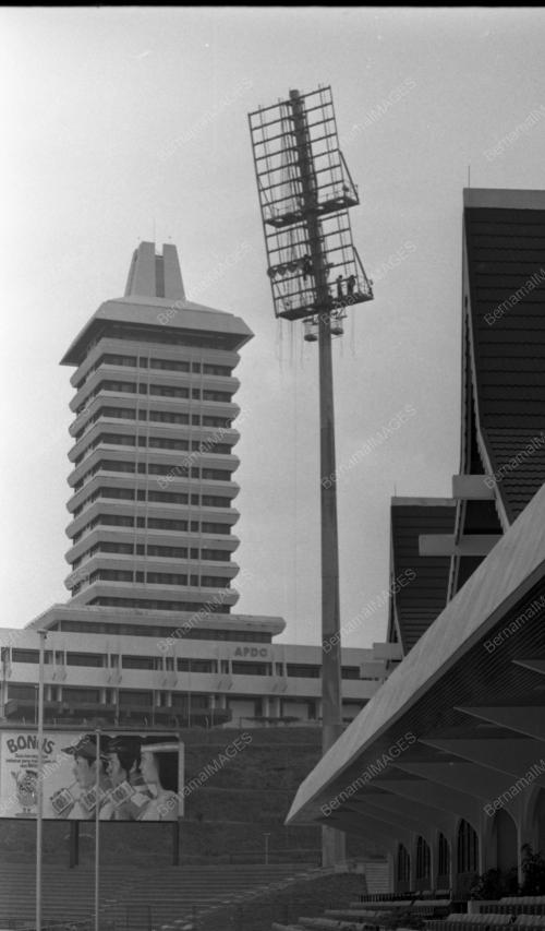 KL06_29012015_PASANG_LAMPU