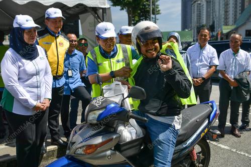 DATUK SERI AHMAD MASLAN