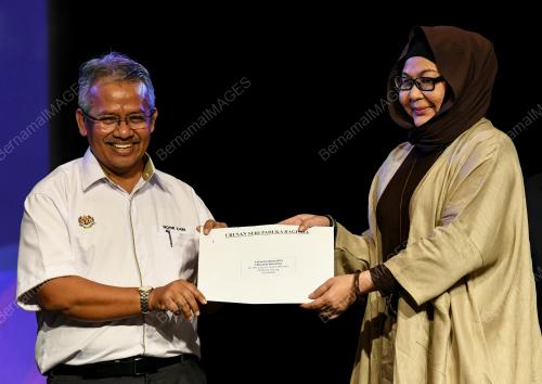 DATUK DR NOOR ZARI HAMAT