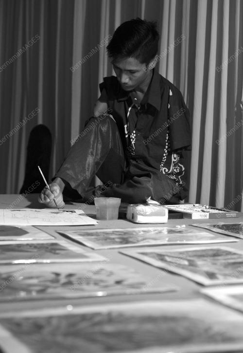 KL06_06122016_LUKIS_KAKI