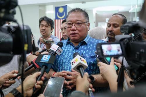 DATUK SERI TIONG KING SING