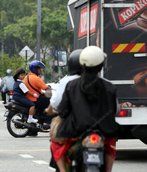 KESALAHAN JALAN RAYA