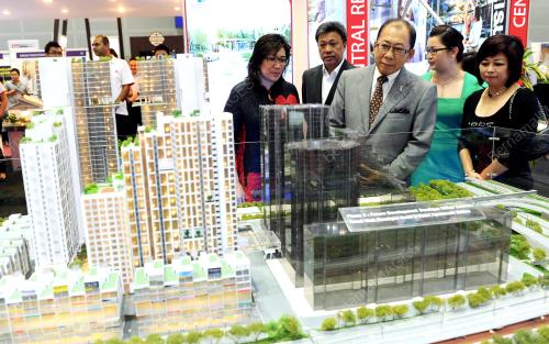 KL06_30112012_PAMERAN_STAR