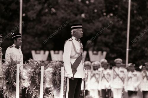 HARI PAHLAWAN