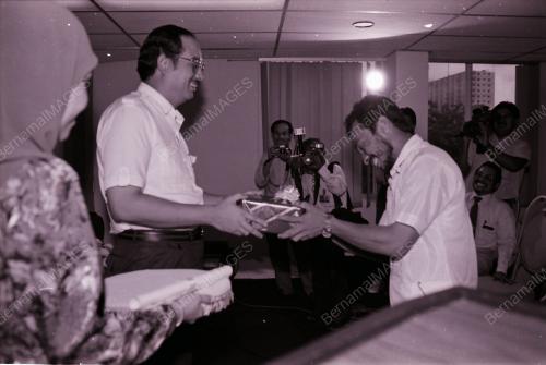 DATUK SERI MOHD NAJIB TUN ABDUL RAZAK