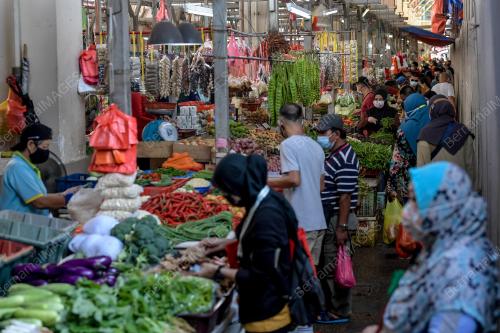 TINJAUAN SOP ORANG RAMAI DI PASAR SEMPENA CUTI UMUM
