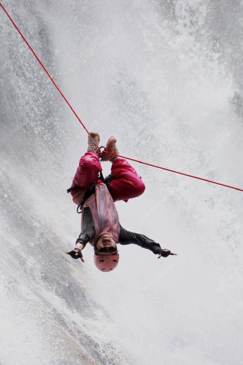 ABSEILING