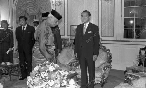 KL06_90583_NARASERU_MENGHADAP_AGONG_13012015
