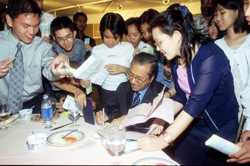 MAHATHIR MOHAMAD