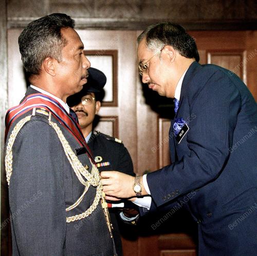 KL07-25_10_2000_NAJIB-PGAT_PTU_14012016