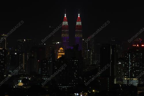 MENARA BERKEMBAR KLCC BERCAHAYA WARNA