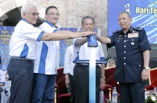 TAN SRI MUHYIDDIN YASSIN