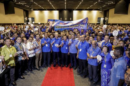 DATUK SERI ISMAIL SABRI YAAKOB