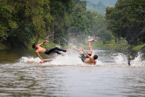 TINJAUAN CUACA PANAS