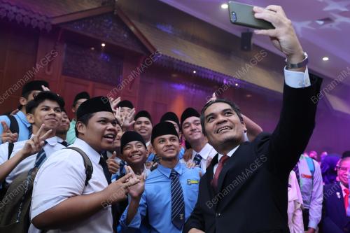 DATUK DR MOHD RADZI MD JIDIN