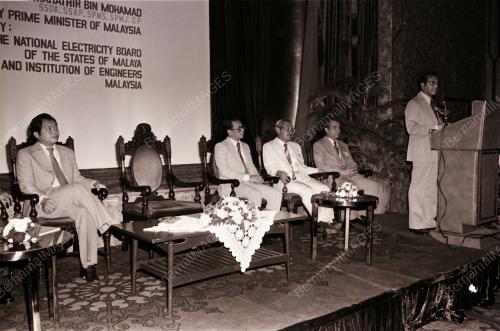 DATUK SERI DR. MAHATHIR BIN MOHAMAD