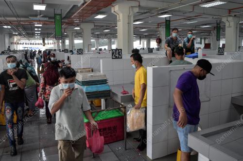 PENIAGA DI PASAR HARIAN SELAYANG