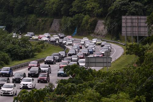 TINJAUAN ALIRAN TRAFIK DI LEBUHRAYA PANTAI TIMUR (LPT)