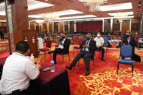 KL07_02112021_DOS_PENGGALAK_PARLIMEN_BN202110315492