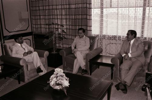 DATUK SERI DR. MAHATHIR BIN MOHAMAD