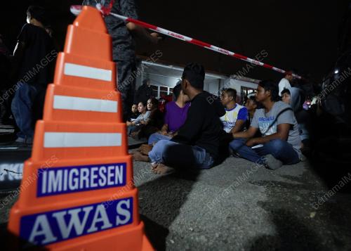 IMIGRESEN SERBU PERKAMPUNGAN SETINGGAN PENDATANG TANPA IZIN DI P
