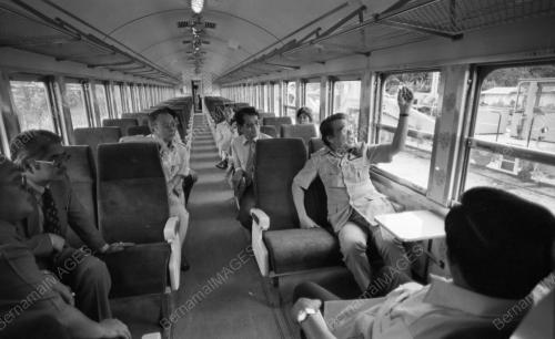 KL07_03032015_KERETA_API