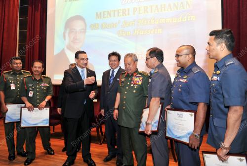 KL07_03072013_MINDEF