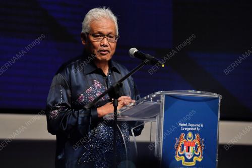 DATUK SERI HAMZAH ZAINUDDIN